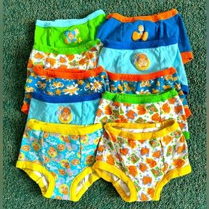 10 pairs of Blippi Toddler Padded Potty Training Pants in Size 4T